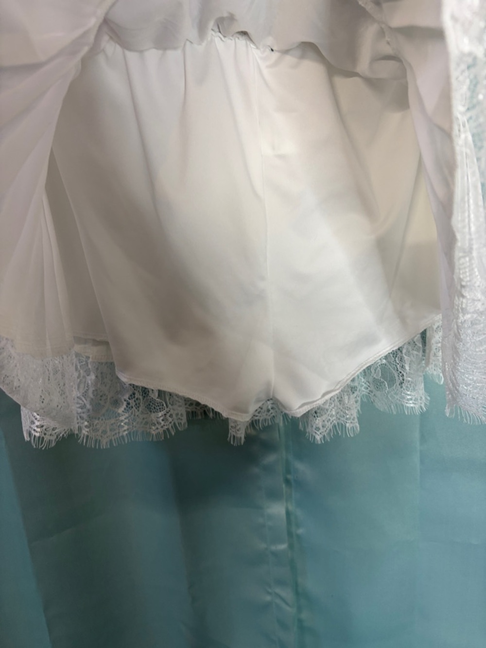Boho White Pleated Lace/Chiffon Mini Skirt with Built in Shorts versatile piece - Picture 5 of 9